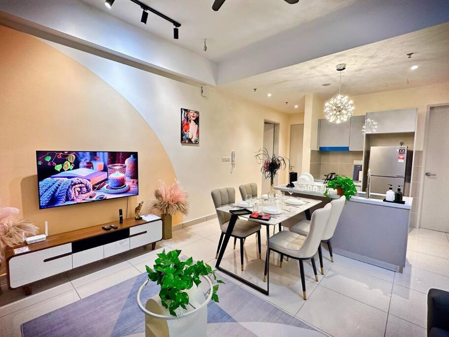 2r2b*1-6+1 Pax*kl City*10mins-klcc Kuala Lumpur