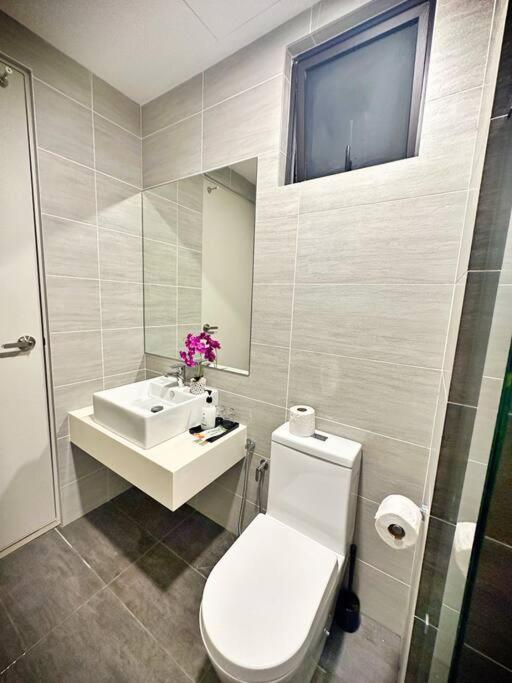 2r2b*1-6+1 Pax*kl City*10mins-klcc Pangsapuri Kuala Lumpur
