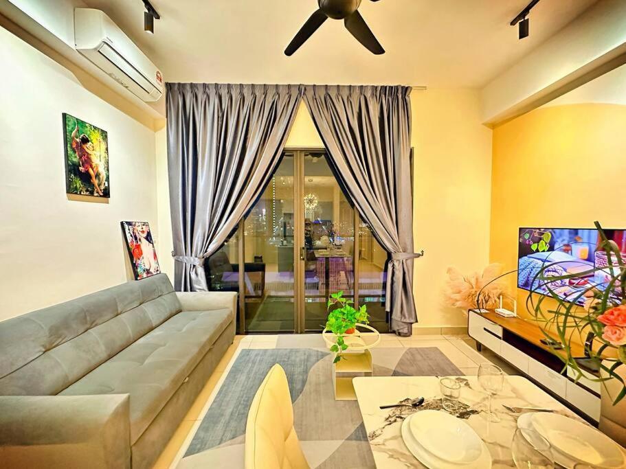 2r2b*1-6+1 Pax*kl City*10mins-klcc * Kuala Lumpur